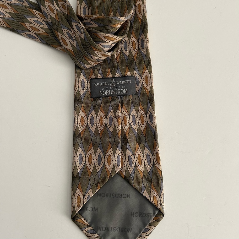 Elegant Geometric Patterned Silk Tie Robert Talbott - Picture 3 of 6